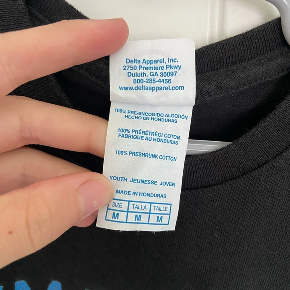 EUC | Kid’s dinosaur kindergarten back to school tshirt — medium - Picture 4 of 5